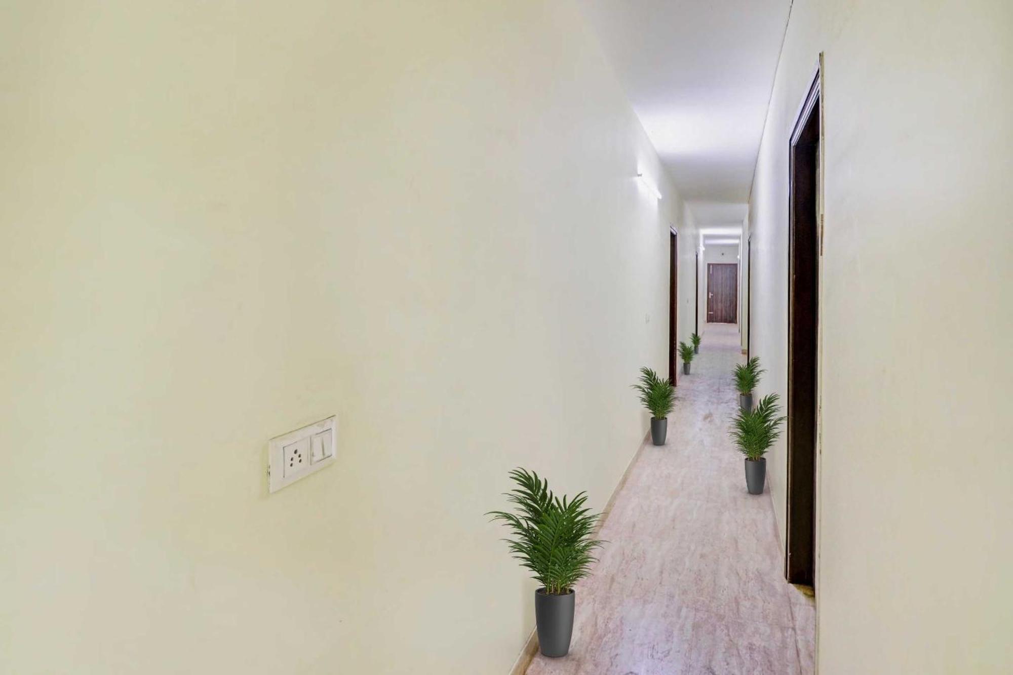 Hotel O Moonshine Near Mohan Estate Metro Station Νέο Δελχί Εξωτερικό φωτογραφία
